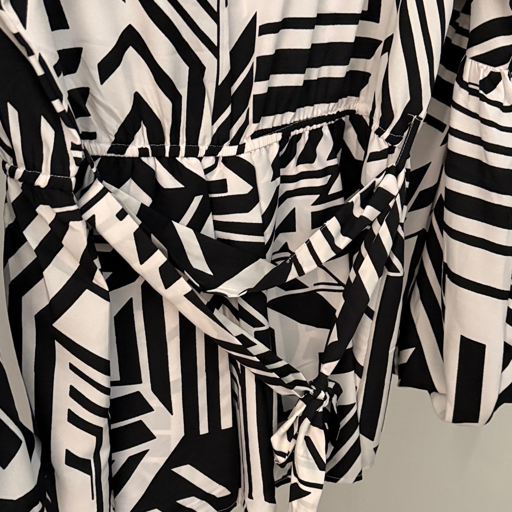 True Destiny Black and White Abstract Blouse - Picture 3 of 3